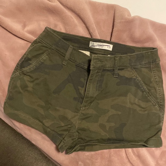 Abercrombie Camo Shorts Size 